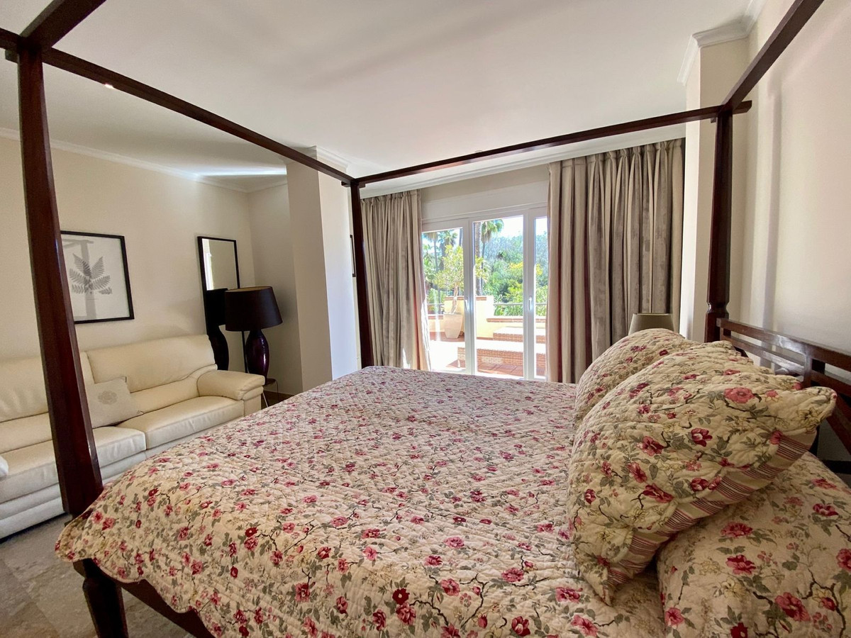 3 Bedroom Apartment for Sale in The Golden Mile — view 16