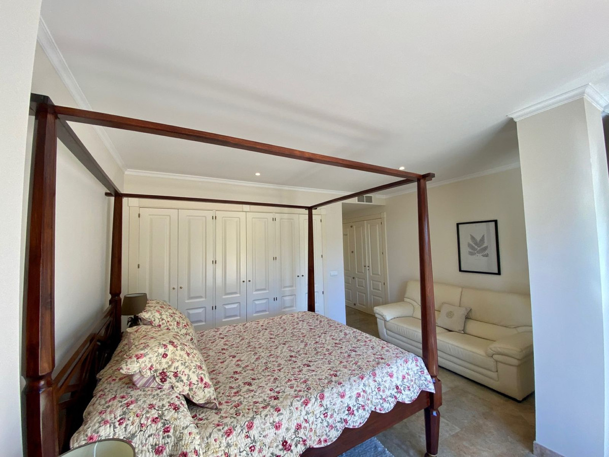 3 Bedroom Apartment for Sale in The Golden Mile — view 17