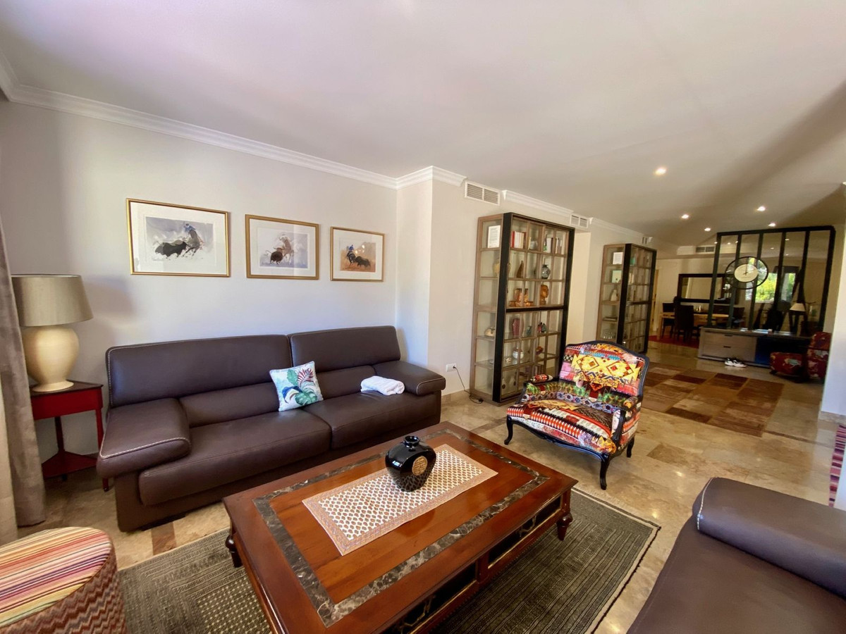 3 Bedroom Apartment for Sale in The Golden Mile — 6