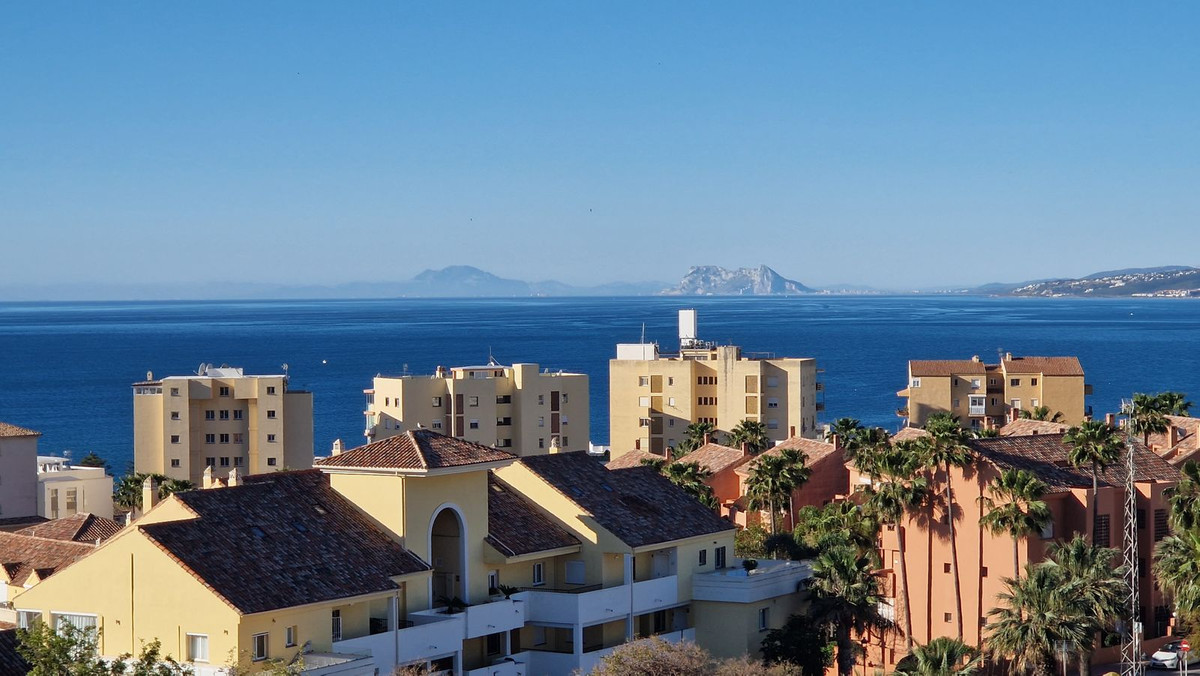 3 Bedroom Apartment for Sale in Estepona