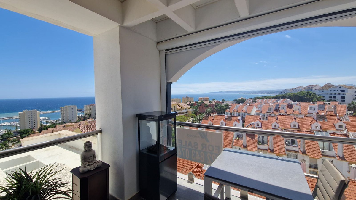 3 Bedroom Apartment for Sale in Estepona — 2