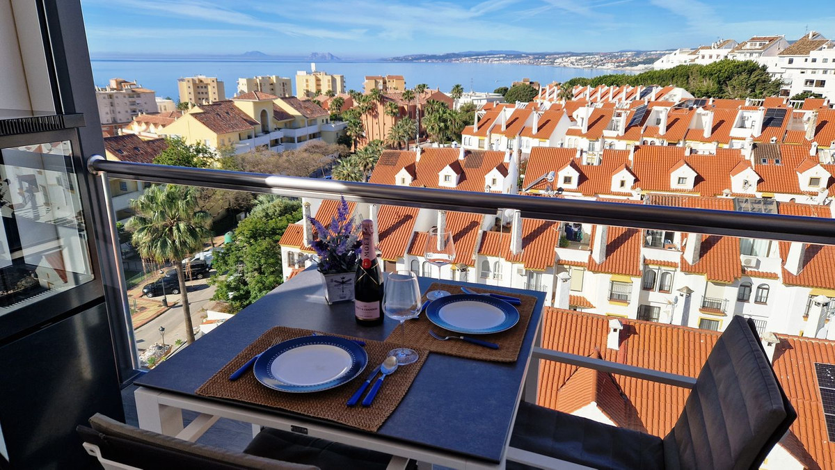 3 Bedroom Apartment for Sale in Estepona — 3
