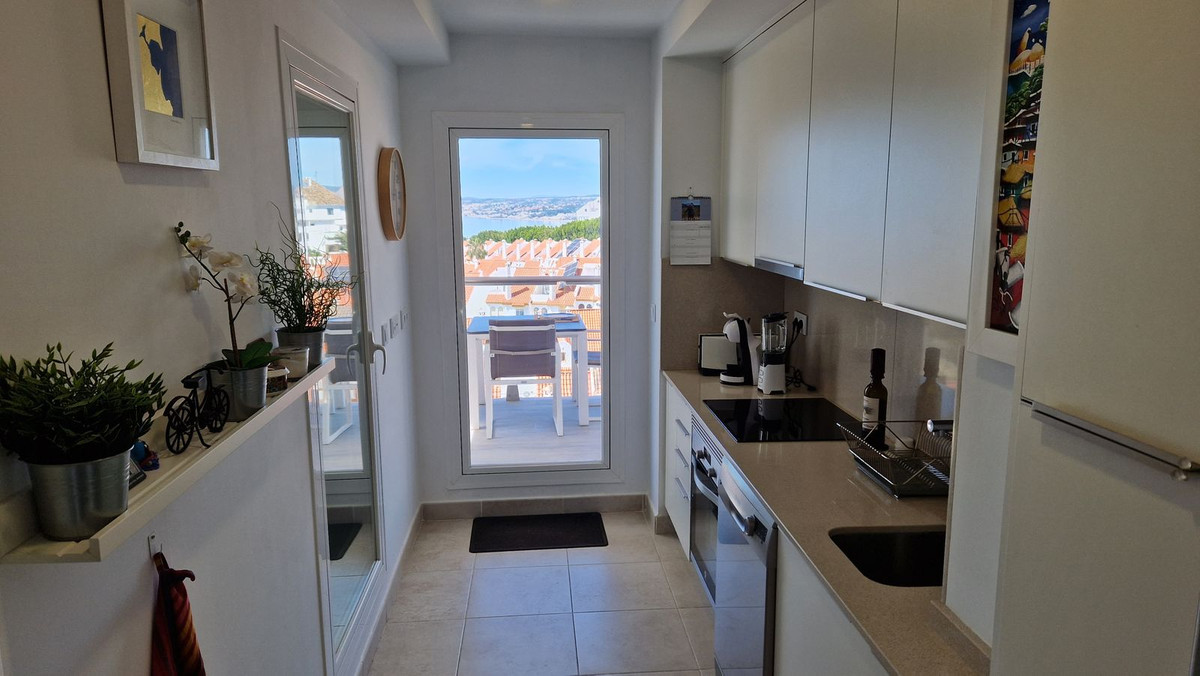 3 Bedroom Apartment for Sale in Estepona — 7