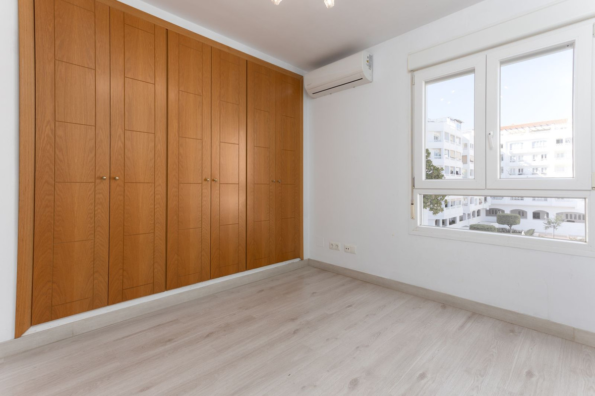 3 Bedroom Apartment for Sale in La Campana — view 12