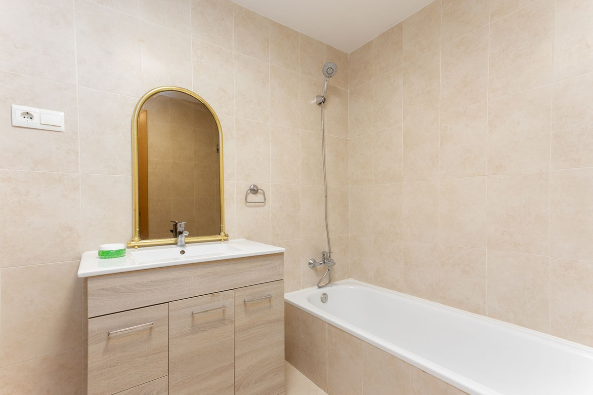 3 Bedroom Apartment for Sale in La Campana — view 13
