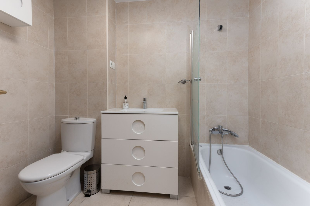 3 Bedroom Apartment for Sale in La Campana — view 16