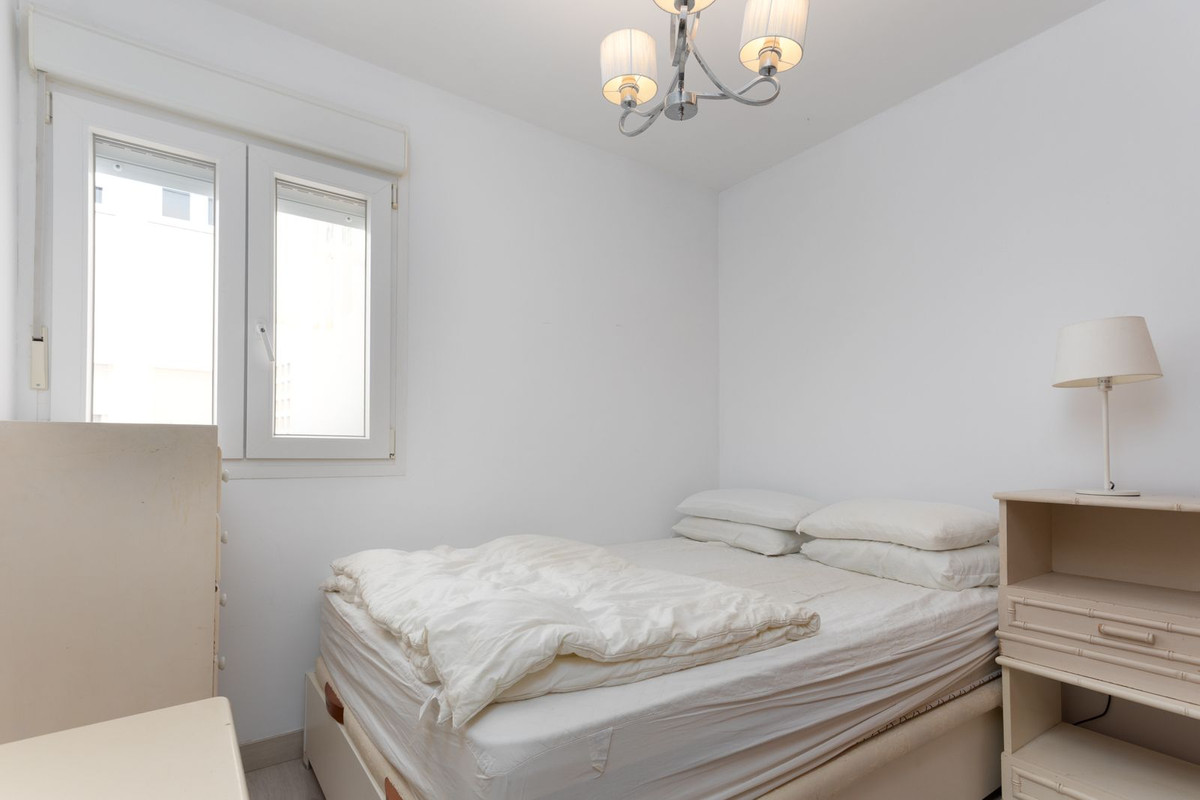 3 Bedroom Apartment for Sale in La Campana — view 17