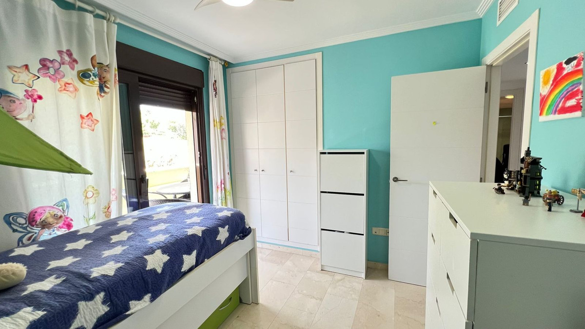 3 Bedroom Apartment for Sale in Estepona — 9
