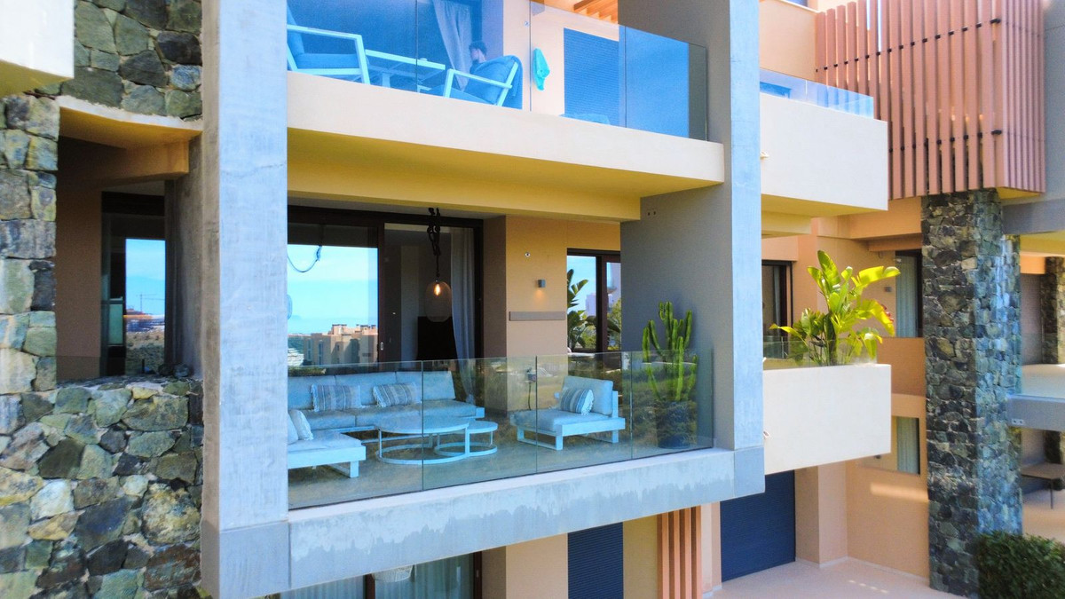 2 Bedroom Apartment for Sale in Benahavís — 4