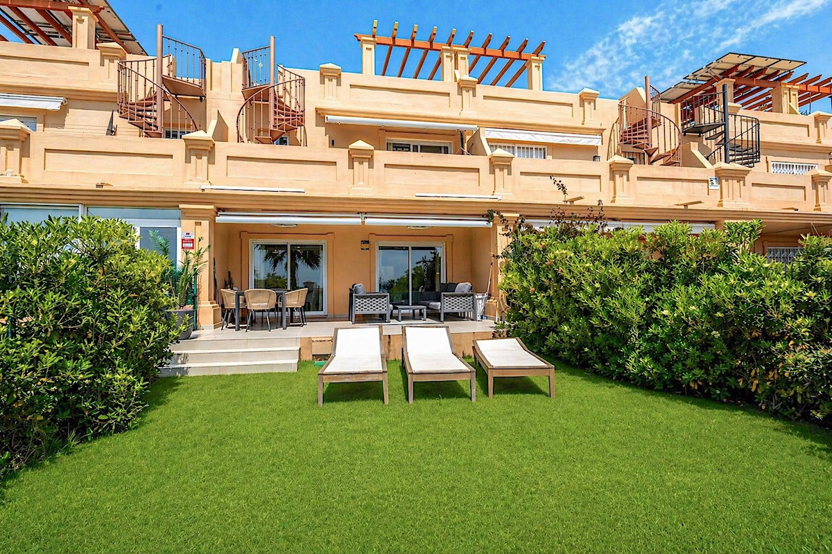 3 Bedroom Villa for Sale in Estepona — 2