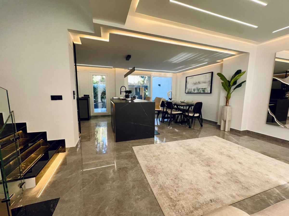 3 Bedroom Villa for Sale in Marbella — 2