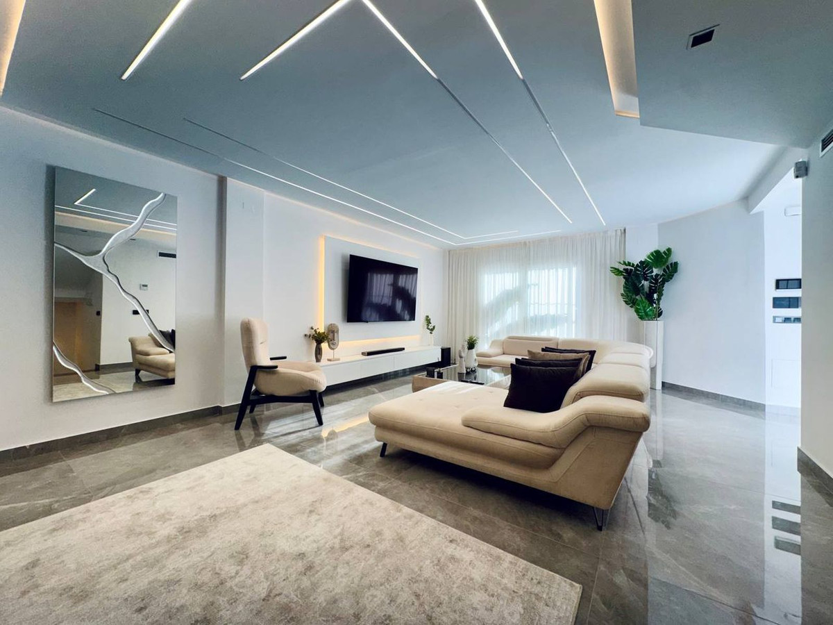 3 Bedroom Villa for Sale in Marbella — 3
