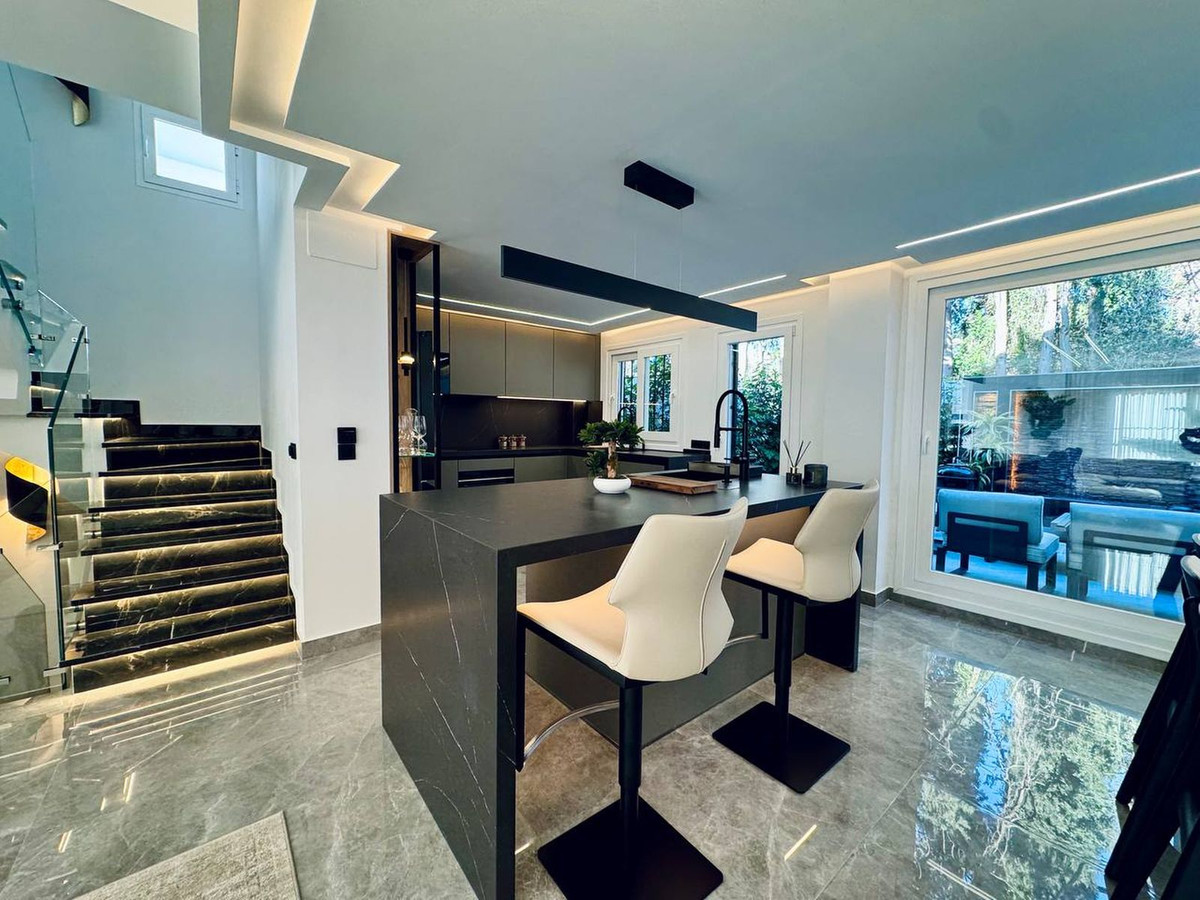 3 Bedroom Villa for Sale in Marbella — 5