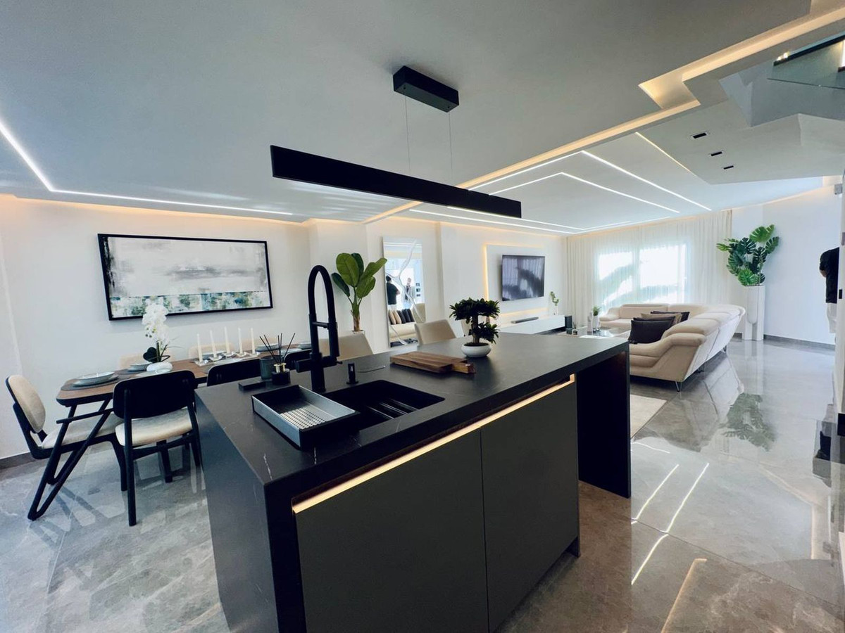 3 Bedroom Villa for Sale in Marbella — 8
