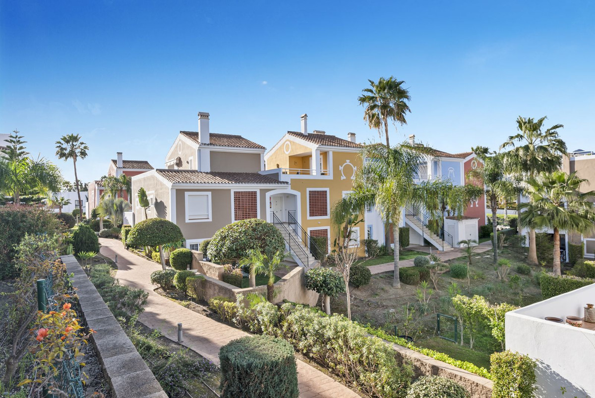 2 Bedroom Apartment for Sale in Estepona — 3