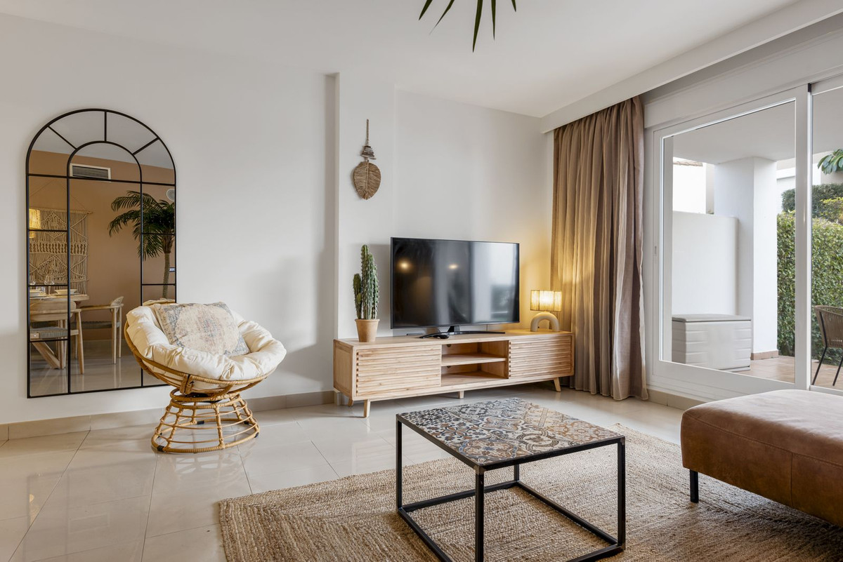 2 Bedroom Apartment for Sale in Estepona — view 10