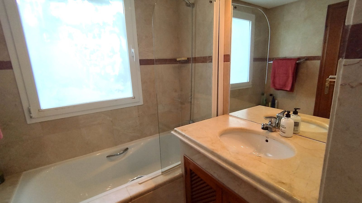 3 Bedroom Apartment for Sale in Costalita — 4