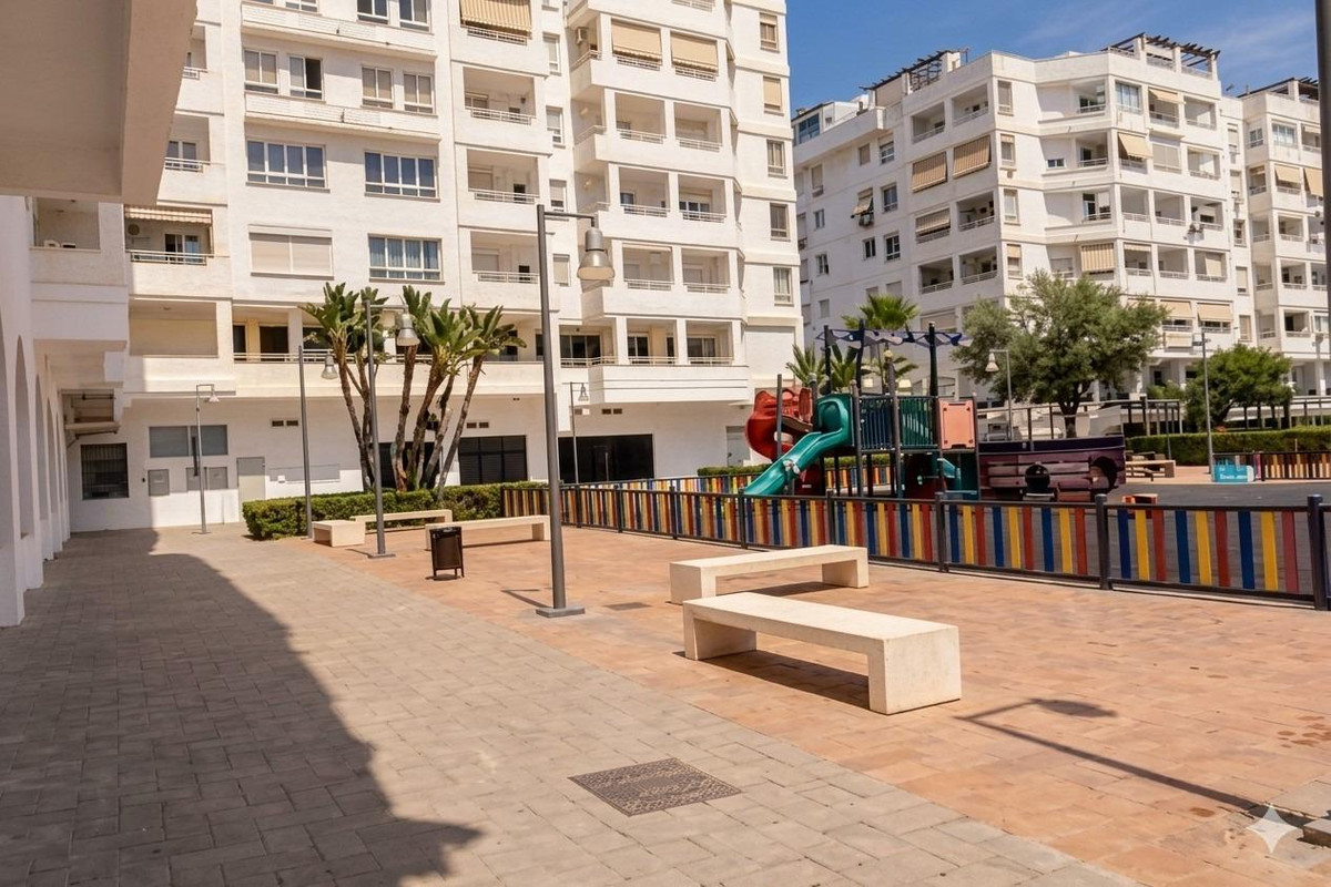 4 Bedroom Apartment for Sale in Marbella — view 2