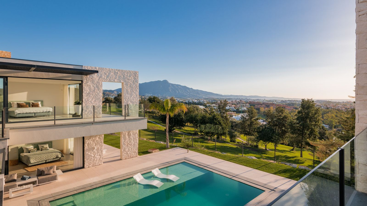 5 Bedroom Villa for Sale in Benahavís