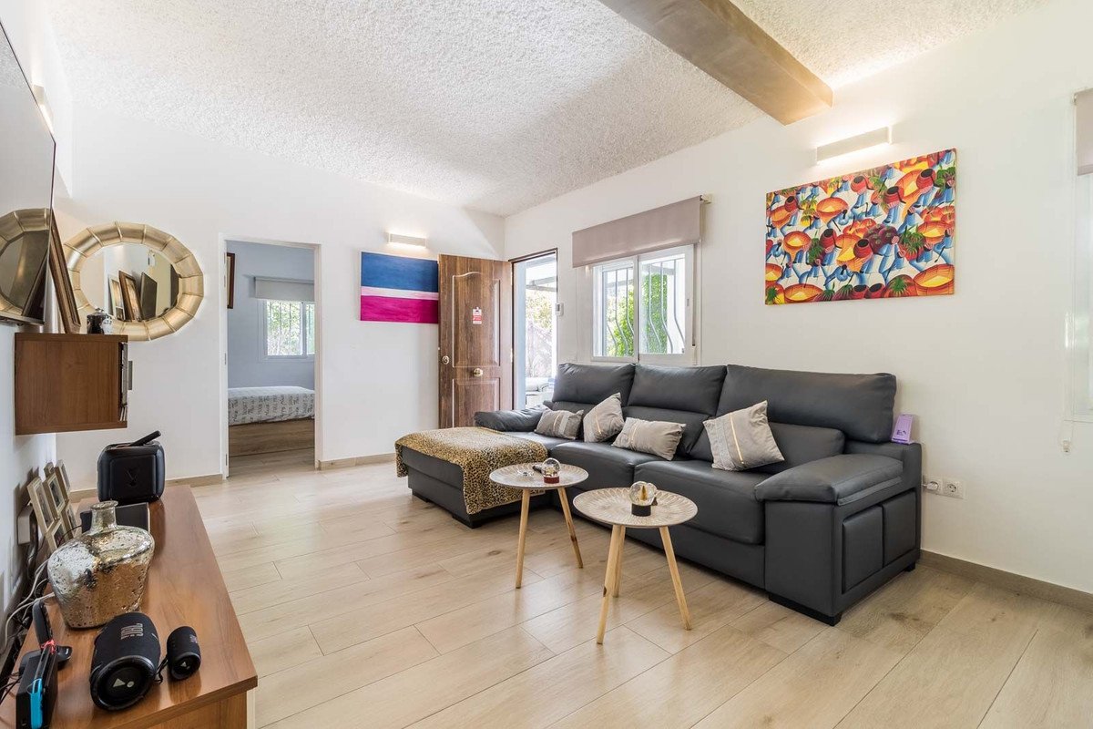 2 Bedroom Villa for Sale in Estepona — 8
