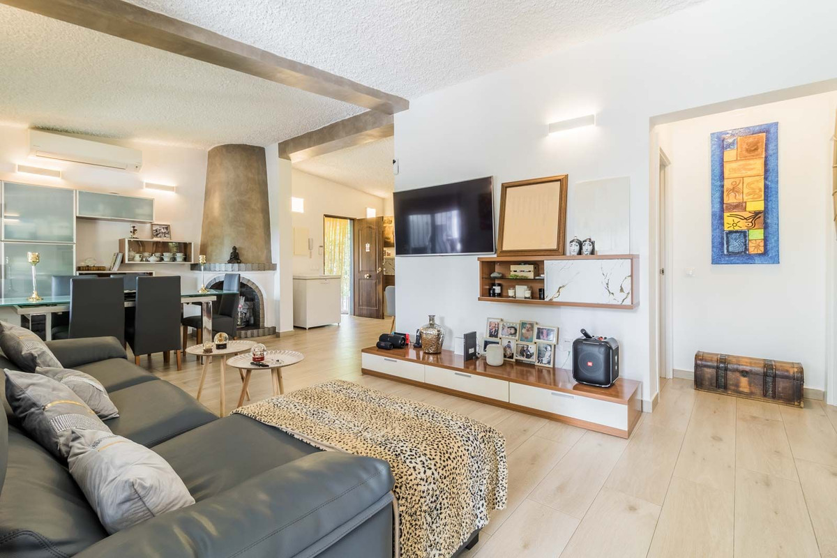 2 Bedroom Villa for Sale in Estepona — view 10