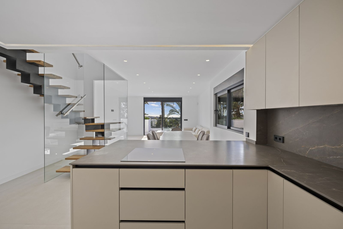 3 Bedroom Apartment for Sale in El Paraiso — 4