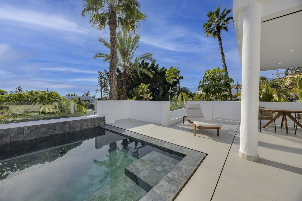 4 Bedroom Apartment for Sale in El Paraiso — 2