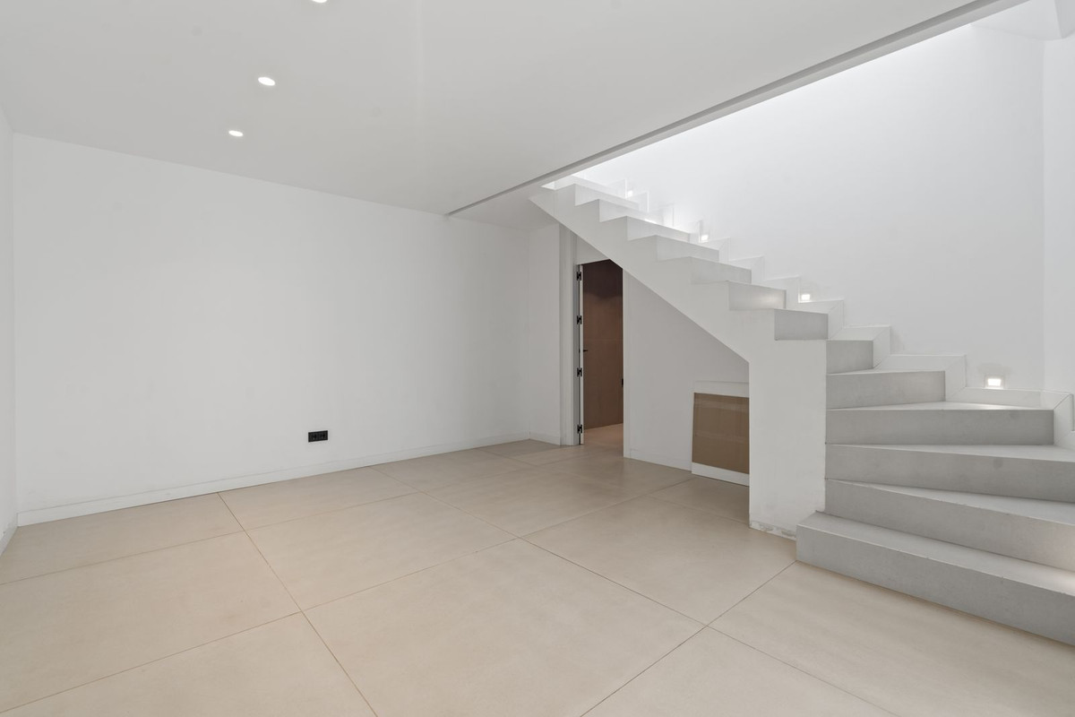4 Bedroom Apartment for Sale in El Paraiso — 8