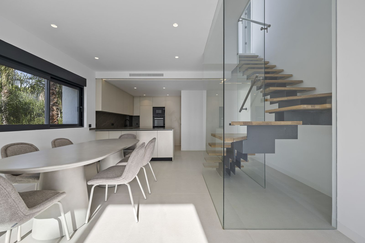 3 Bedroom Apartment for Sale in El Paraiso — 2