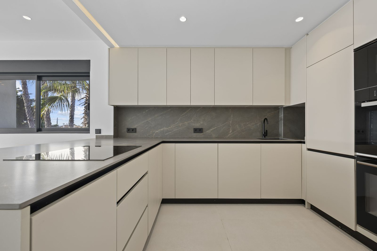 3 Bedroom Apartment for Sale in El Paraiso — 3