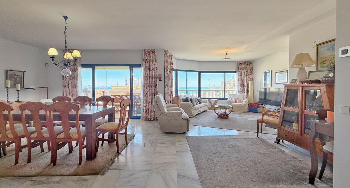 4 Bedroom Apartment for Sale in Marbella — 4