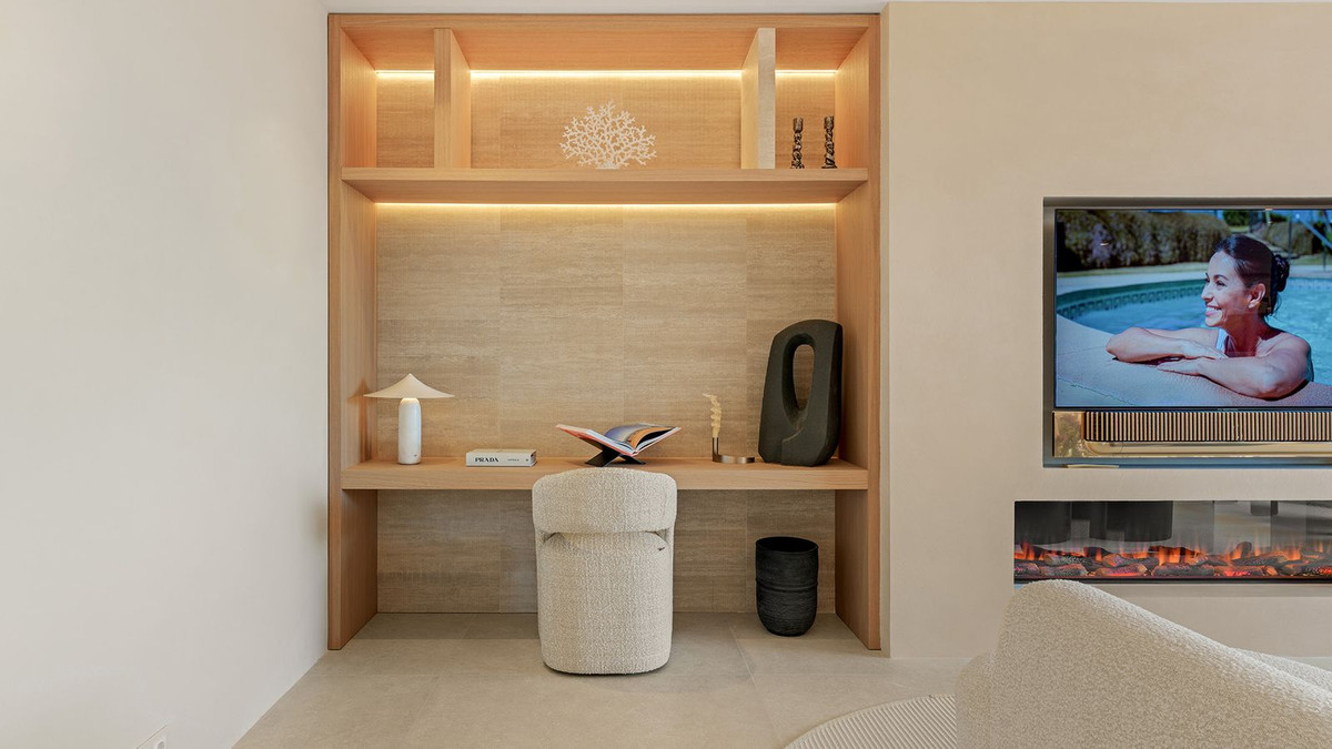 3 Bedroom Apartment for Sale in New Golden Mile — view 10