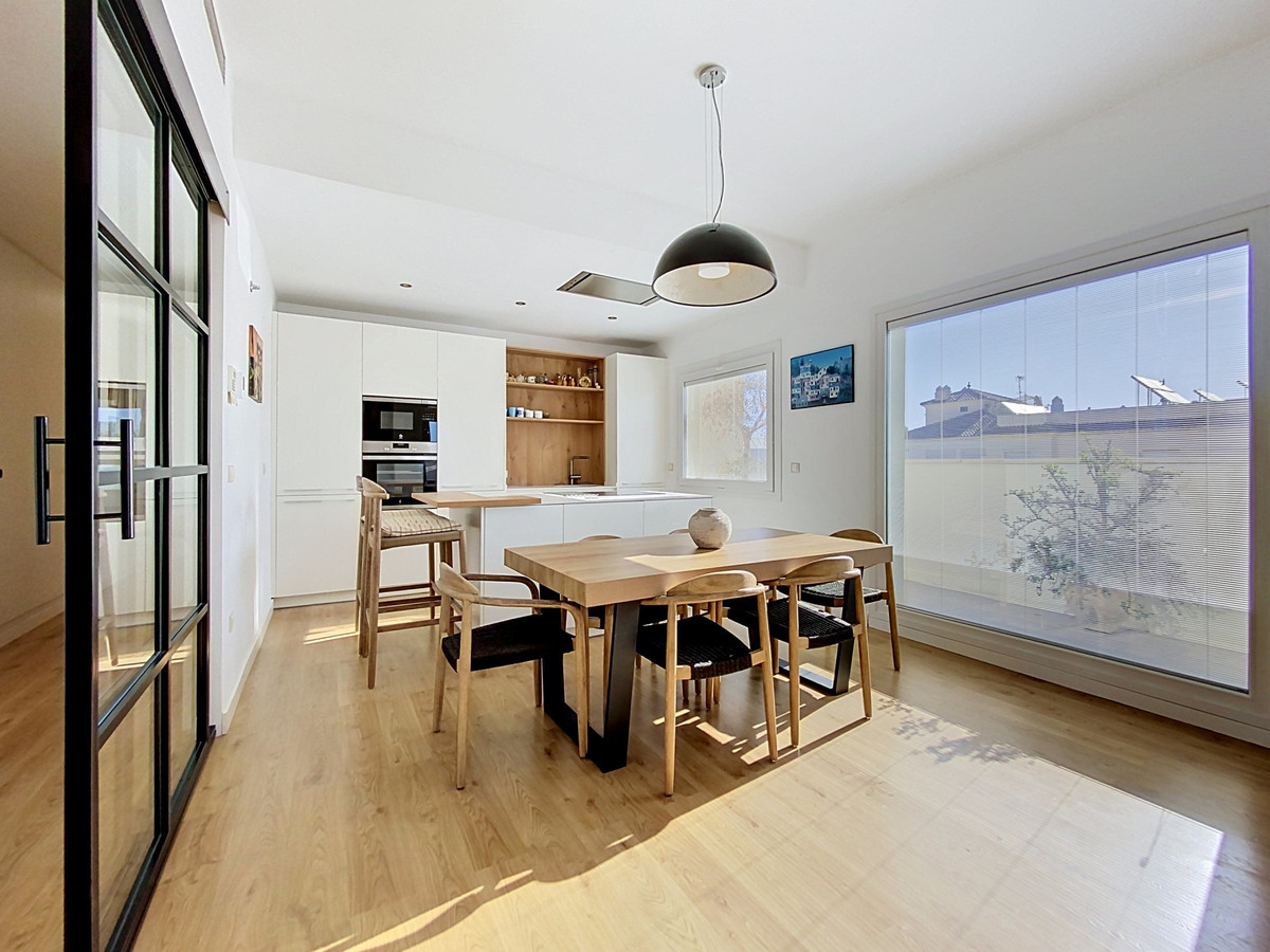2 Bedroom Apartment for Sale in Estepona — view 11