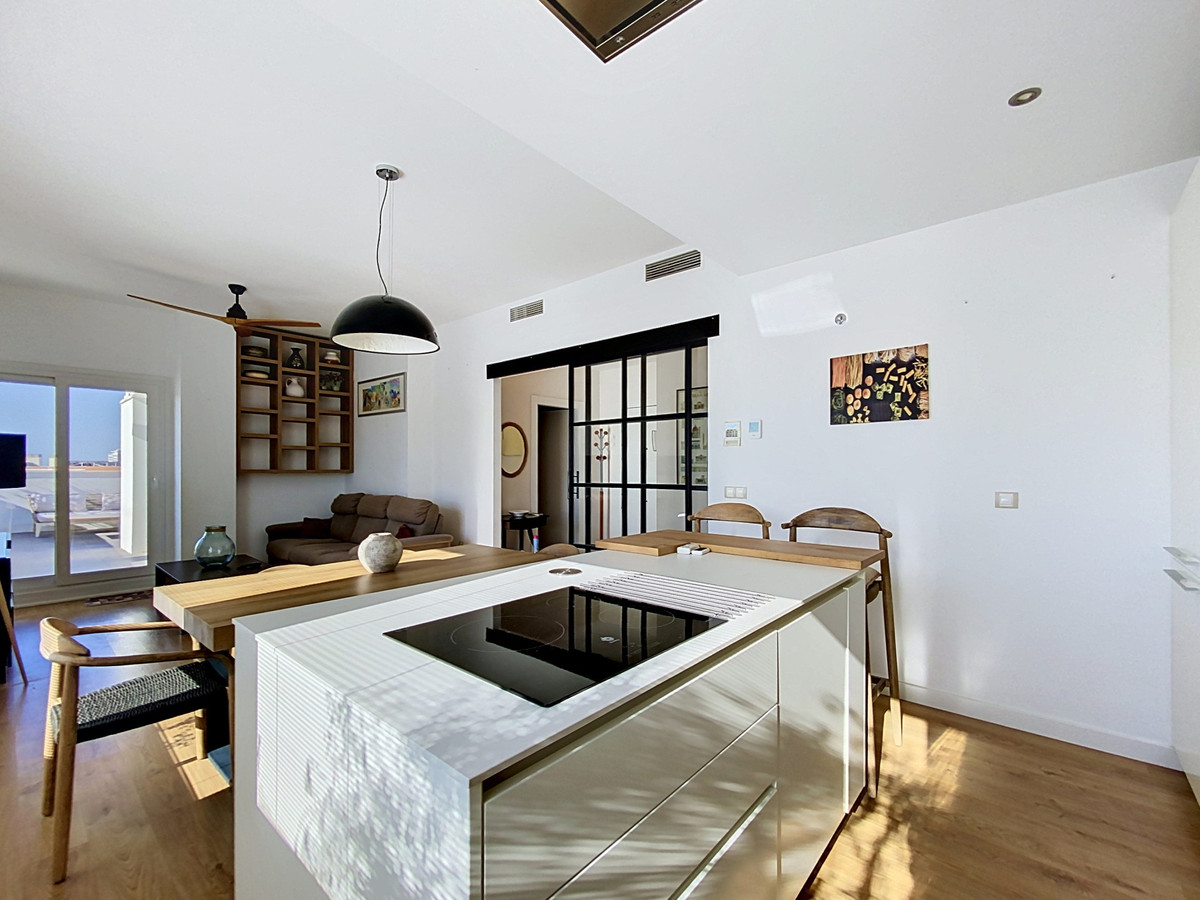 2 Bedroom Apartment for Sale in Estepona — view 12