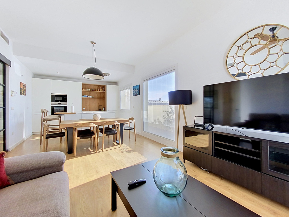2 Bedroom Apartment for Sale in Estepona — 9