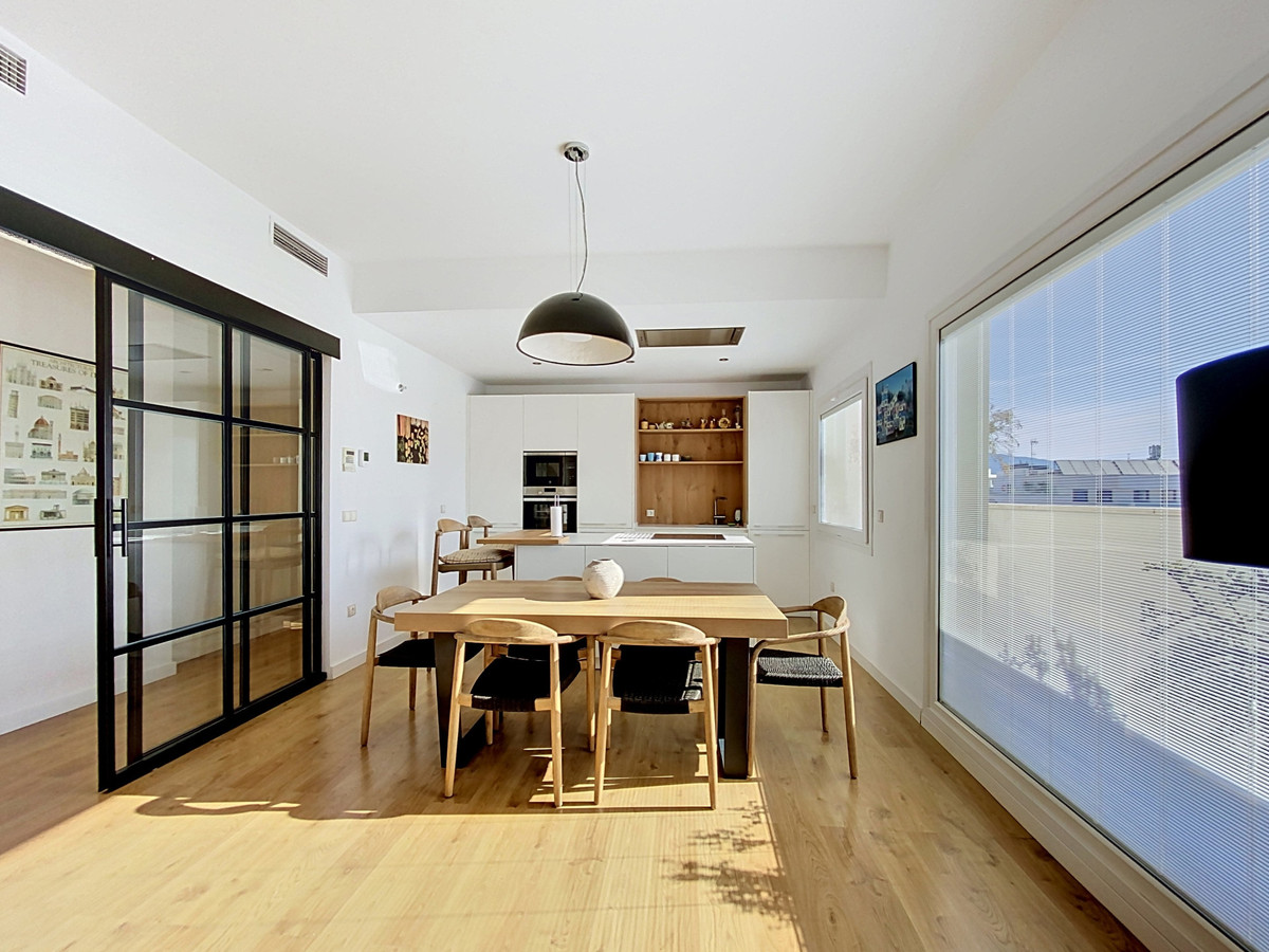 2 Bedroom Apartment for Sale in Estepona — view 10