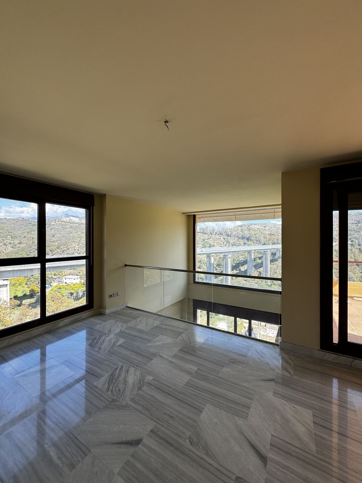 3 Bedroom Apartment for Sale in Benahavís