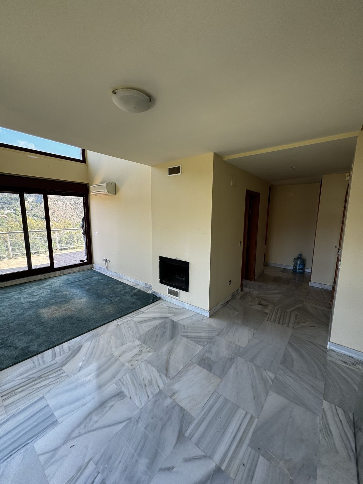 3 Bedroom Apartment for Sale in Benahavís — 2