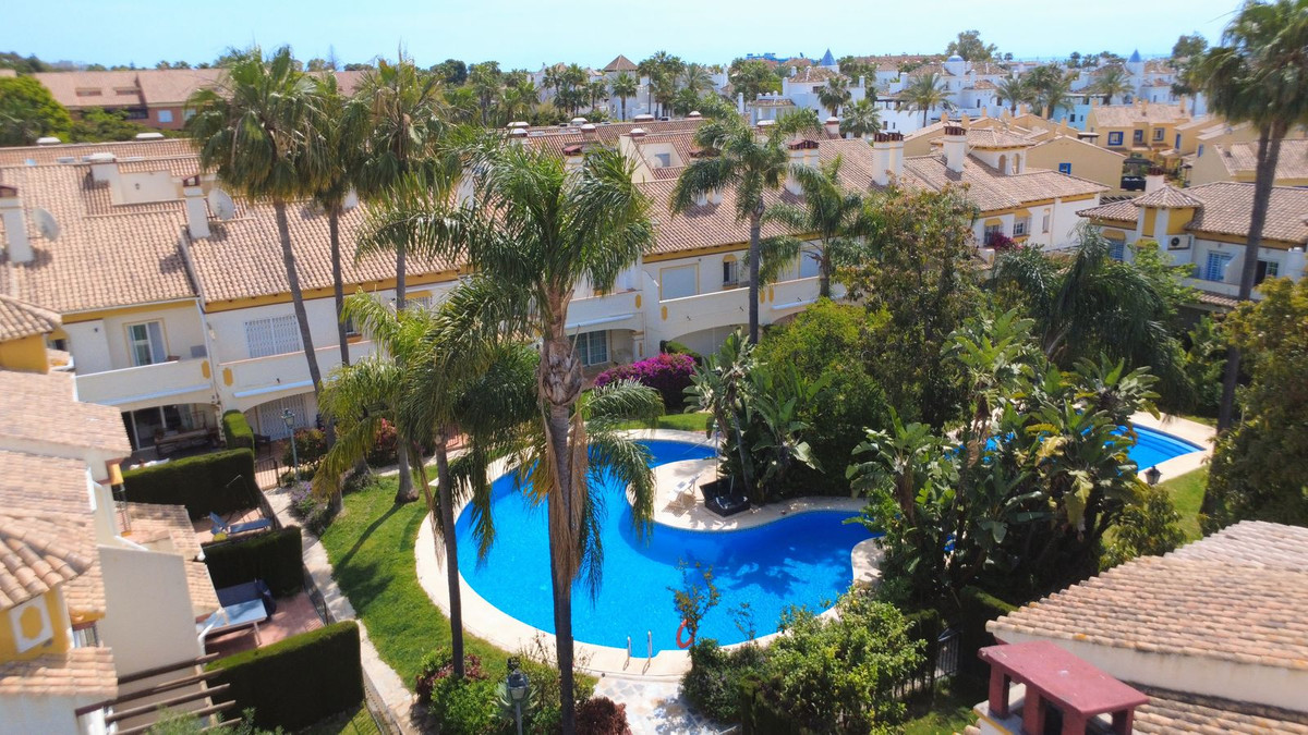 4 Bedroom Villa for Sale in San Pedro de Alcántara