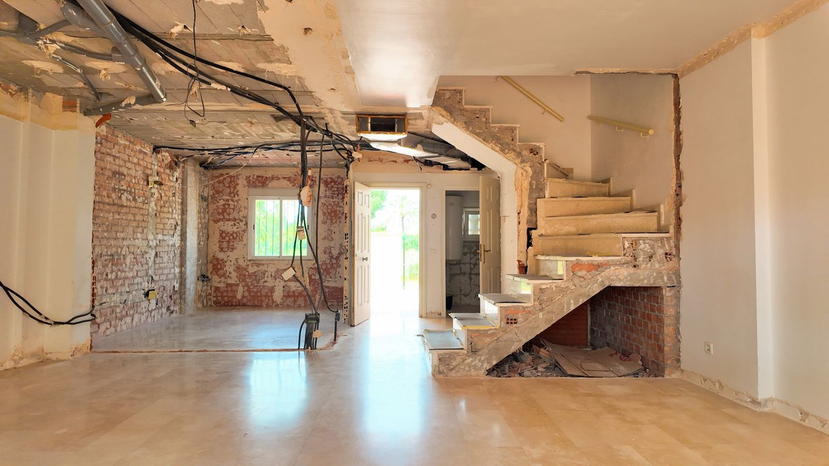 4 Bedroom Villa for Sale in San Pedro de Alcántara — 2