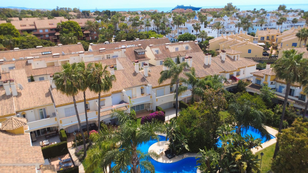 4 Bedroom Villa for Sale in San Pedro de Alcántara — 5