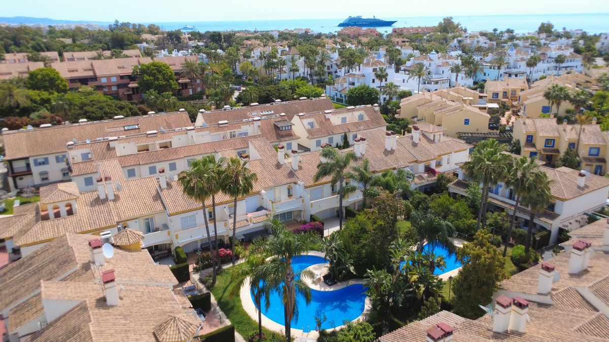 4 Bedroom Villa for Sale in San Pedro de Alcántara — 6