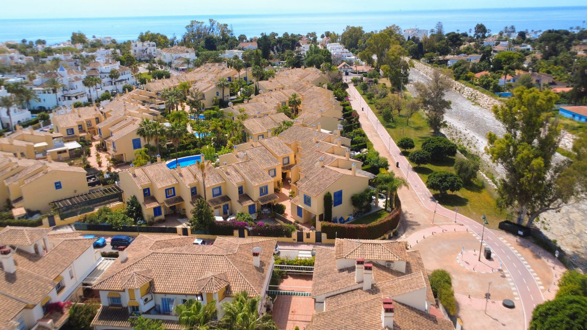 4 Bedroom Villa for Sale in San Pedro de Alcántara — 8