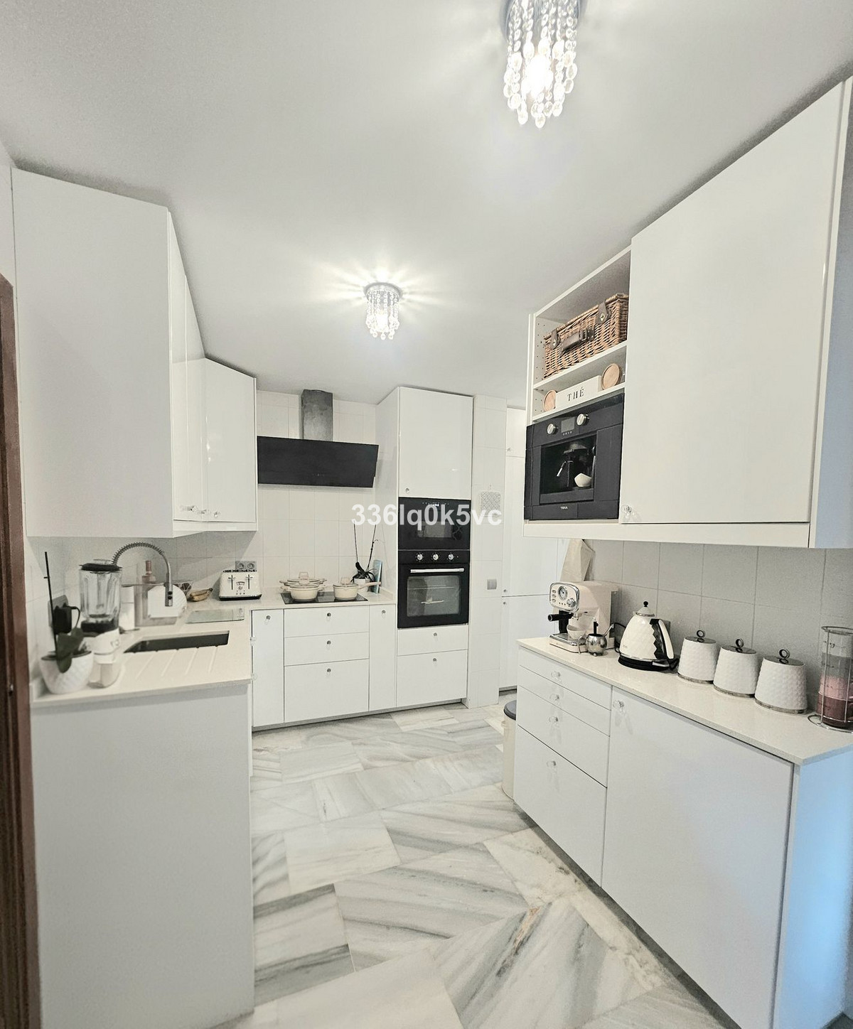 3 Bedroom Villa for Sale in Benahavís — 5