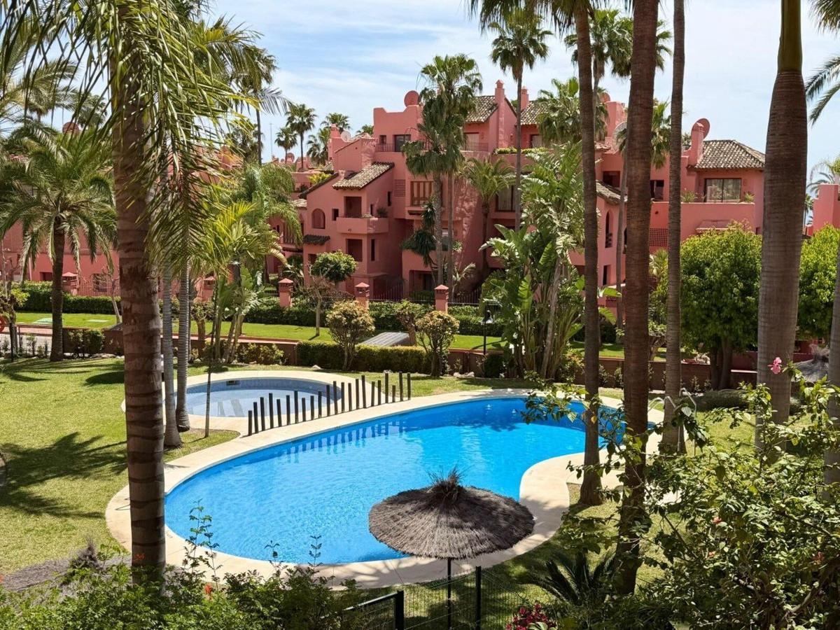 2 Bedroom Apartment for Sale in Estepona