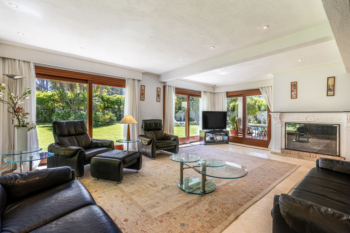 5 Bedroom Villa for Sale in Cancelada — 9