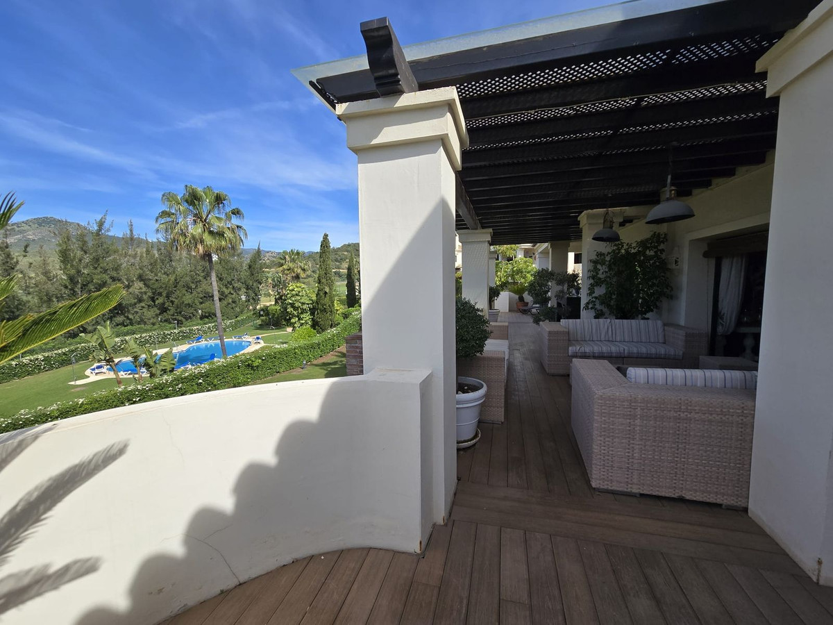 2 Bedroom Apartment for Sale in Benahavís — 5