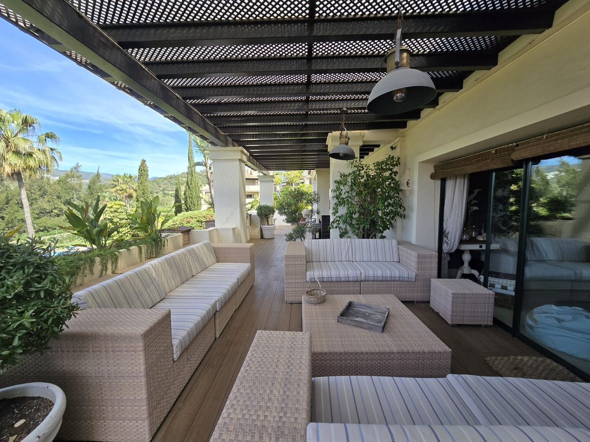 2 Bedroom Apartment for Sale in Benahavís — view 10