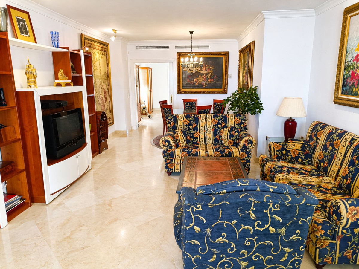 3 Bedroom Apartment for Sale in Marbella — 3