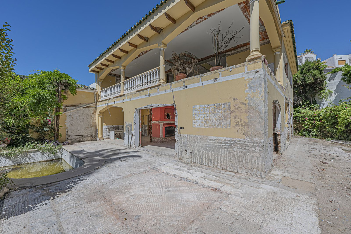 4 Bedroom Villa for Sale in Nagüeles — 9